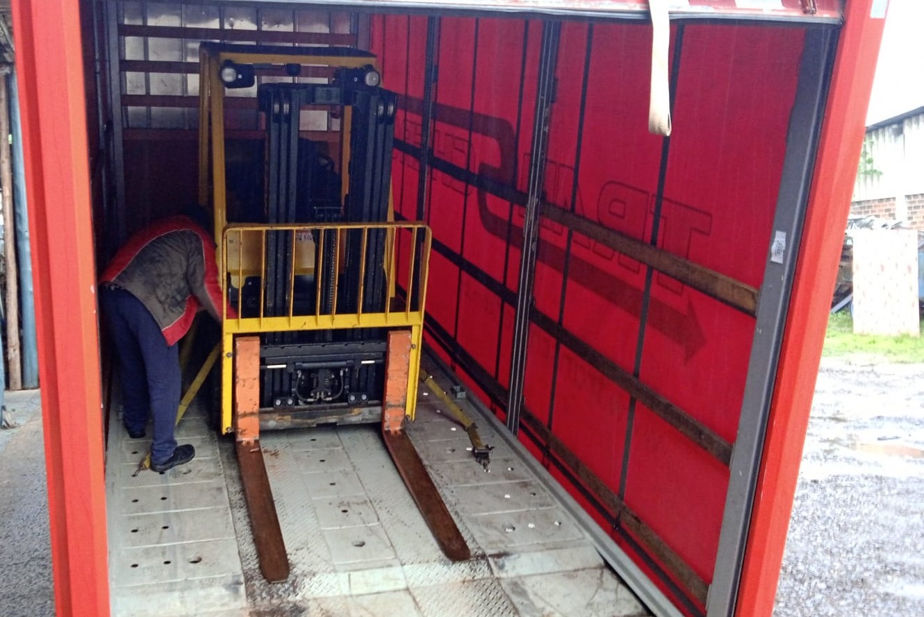 Empilhadeira carregada.jpg